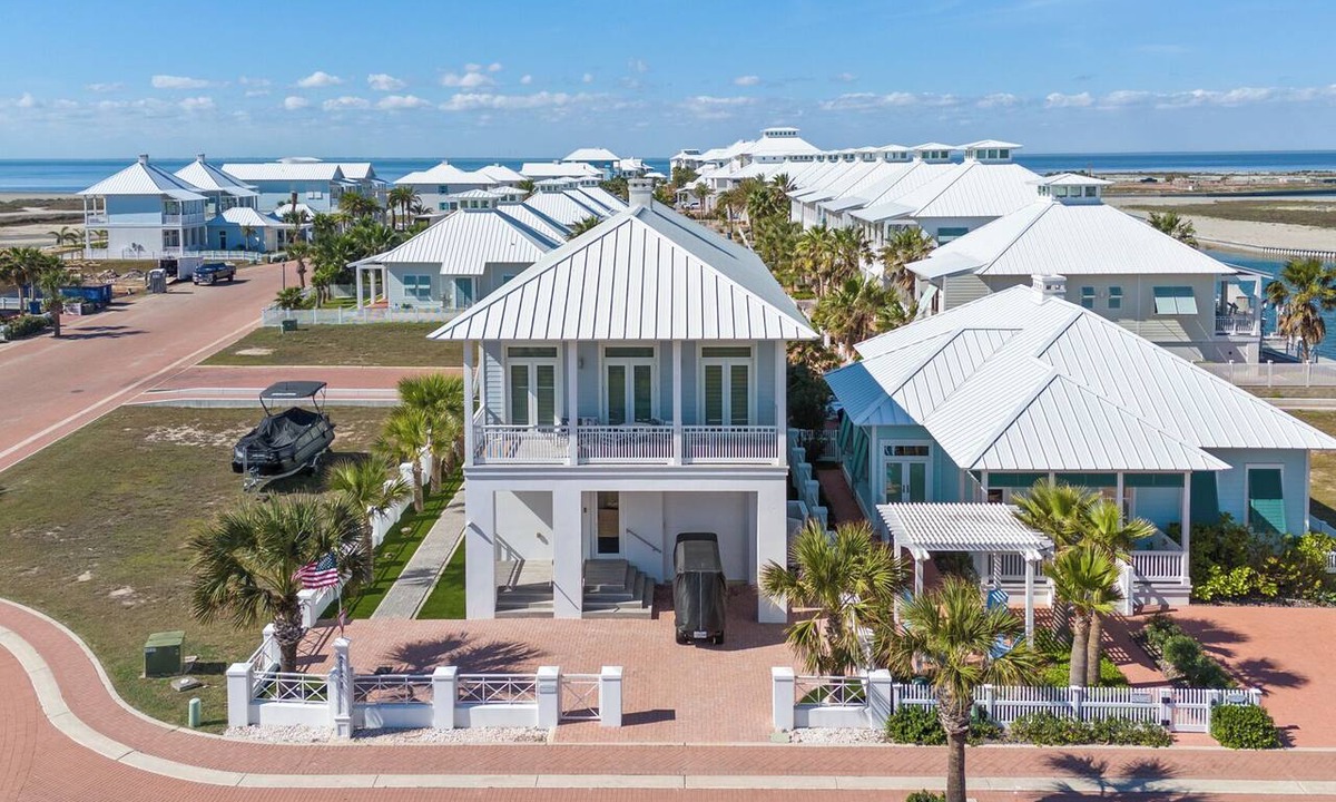 The Shores House | Serenity by the Sea, a spectacular 3 bedroom with bunk room, private pool.