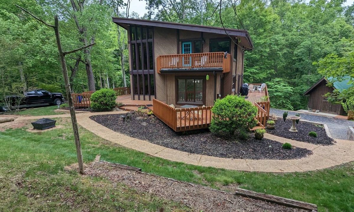 Andersonville Ski Chalet | Seven Springs, a cozy getaway sitting on 500 acres