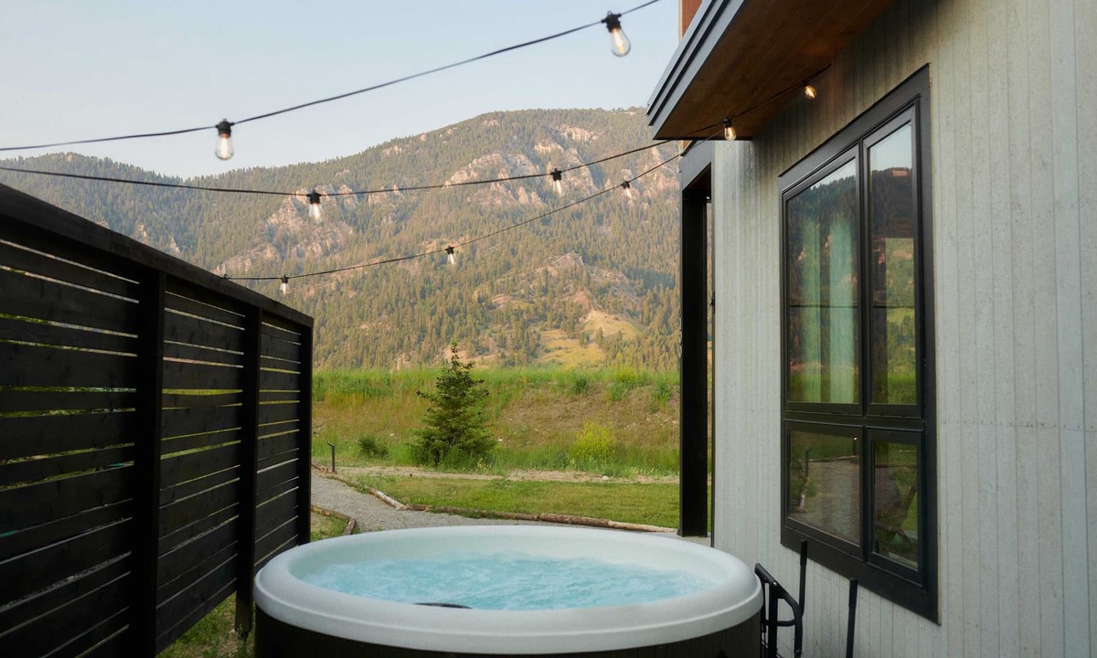 Gallatin Gateway Cabin | Signature Home By Aspects w/Hot Tub, Sauna + Views