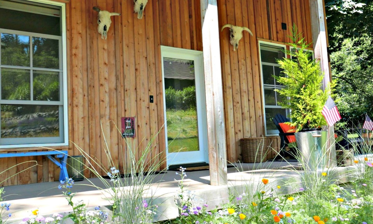 Bainbridge Island House | Simple Living at Luxurious, Modern Farmhouse on Bainbridge Island. Dogs ok.