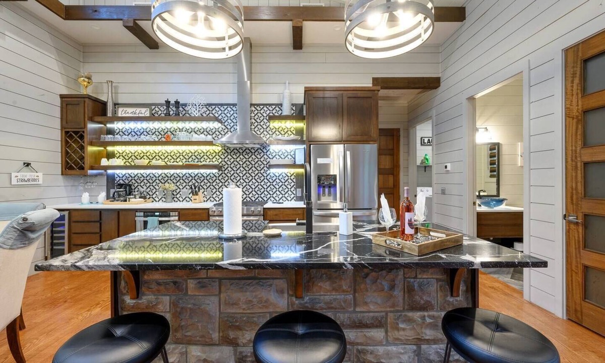 Hochatown House | Simply Luxe Retreat -Pool Table, Custom Swing Set,EV Charger