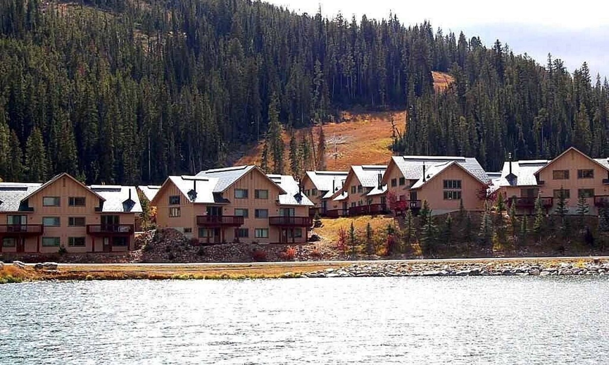 Big Horn House | Ski In/Out, Lake/Mtn views, HEPA air filters, HDTV's, Playstation, Netflix, HBO
