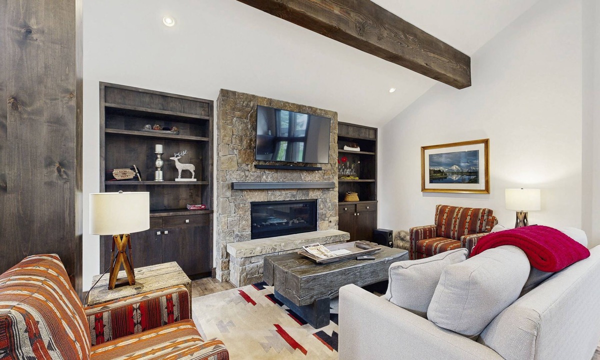 Sun Valley Condo | Ski-in/ski-out condo at the base of Dollar Mountain with shared pool & hot tub