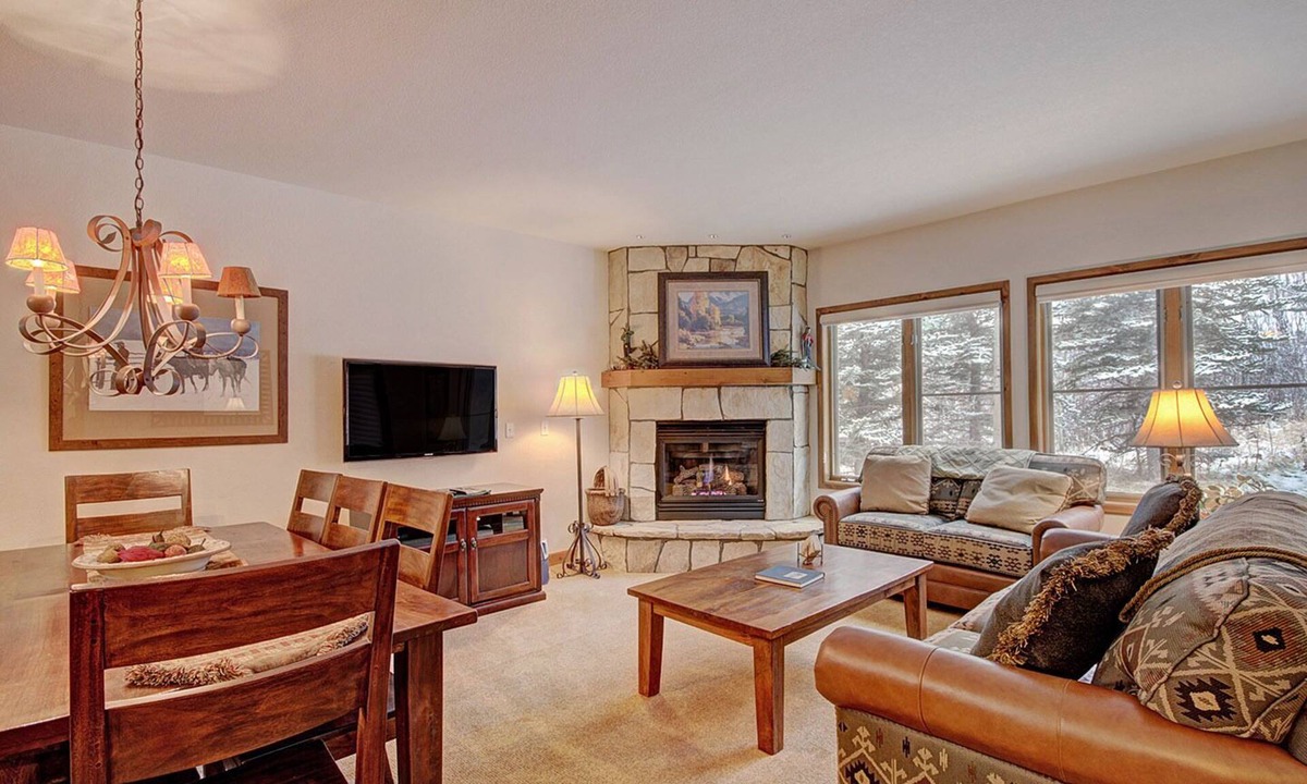 Four O'Clock Condo | Ski-in/ski-out, Hot tubs and sauna, Fireplace, Sleeps 8!