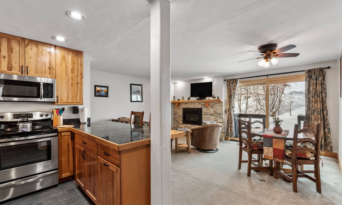 Steamboat Springs Condo | Ski-In/Ski-Out 1-Bedroom Condo w/Balcony and Fireplace!