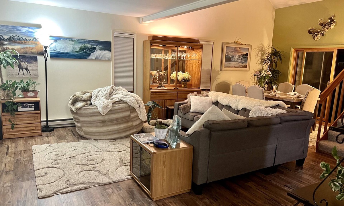 Jackson House | Ski Jackson Hole, Yellowstone access, remodeled kitchen n baths.