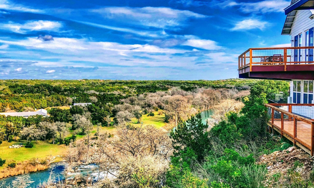 Gruene House | skyhouse Guadalupe Blanca +cliffside+pool+hot tub