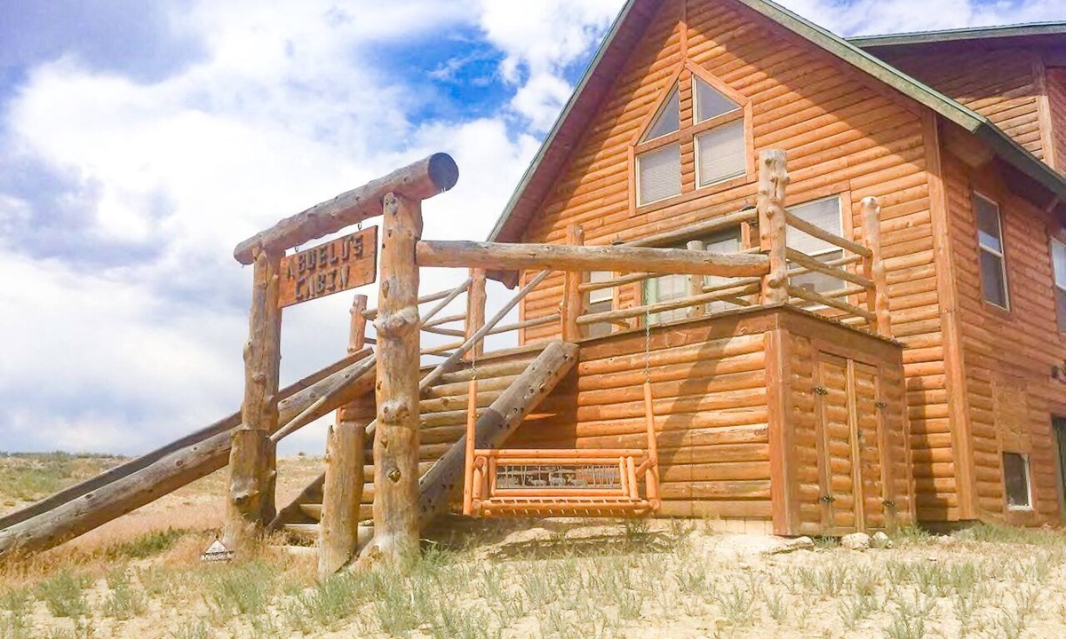 Duchesne Cabin | Sleeps 10 Discover serenity in our 3-bedroom cabin near Duchesne