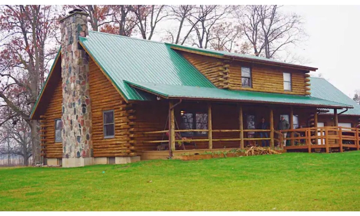Montpelier Cabin | Sleeps 11 - Bar Room - Game Room - Handicap Accessible