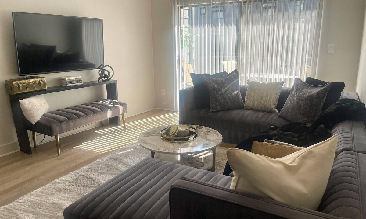 Deep Ellum Apartment | Sleeps 6/Perfect Location/Free Parking/Gym/Luxury Pool/Shop/Explore/Eat/Relax
