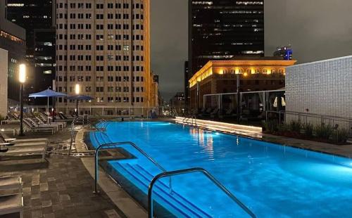 Historic Core Apartment | Snazzy 3BR City apt w Pool Spa Rooftop Lookout