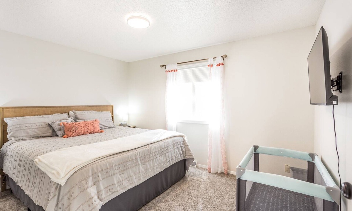Sioux Falls House | Sojourners Cozy Retreat-Heart of SF-4bd | 2 ba