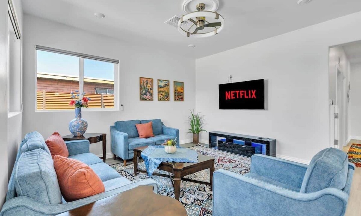 Barrio Hollywood House | Sonoran Summer Compound | 5BR Near UofA & Downtown