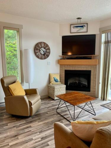 Sooke House | Sooke Harbour Hideaway - Luxurious Vacation Rental