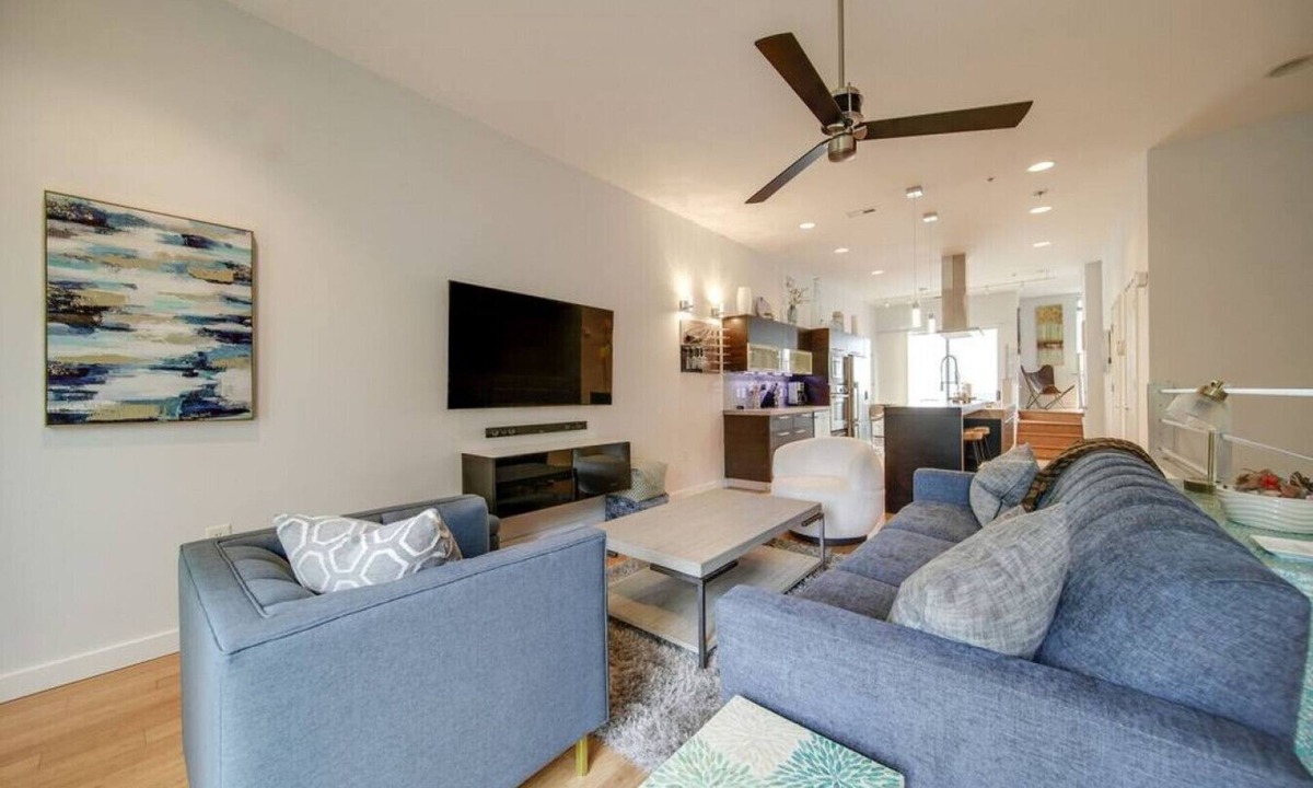 Wesley Heights Condo | Sophisticated 3-Story | 2-BR Midterm Stay Near Uptown!
