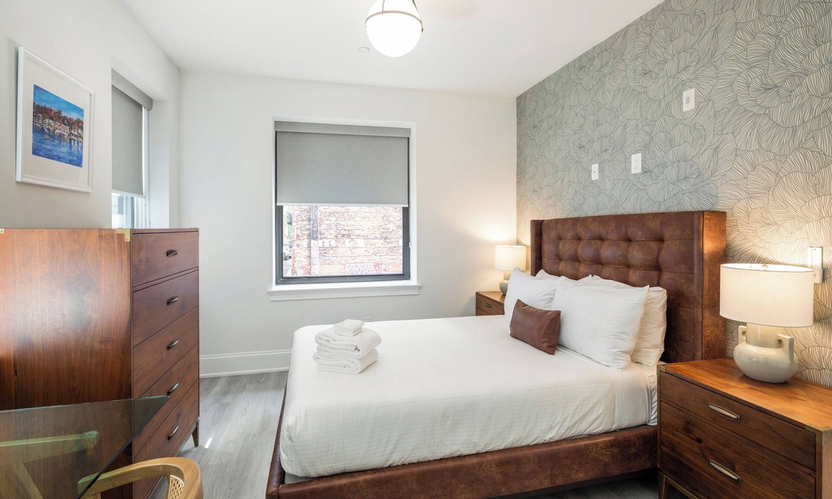 Rittenhouse Row Apartment | Sosuite | Corner 1BR Apt w Laundry, Workspace
