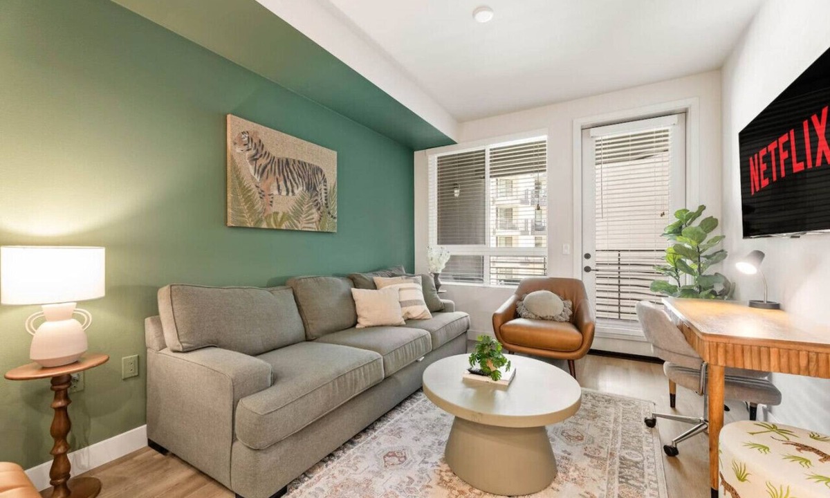 Santa Ana Heights Apartment | South Coast Serenity-Modern Amenities + Parking