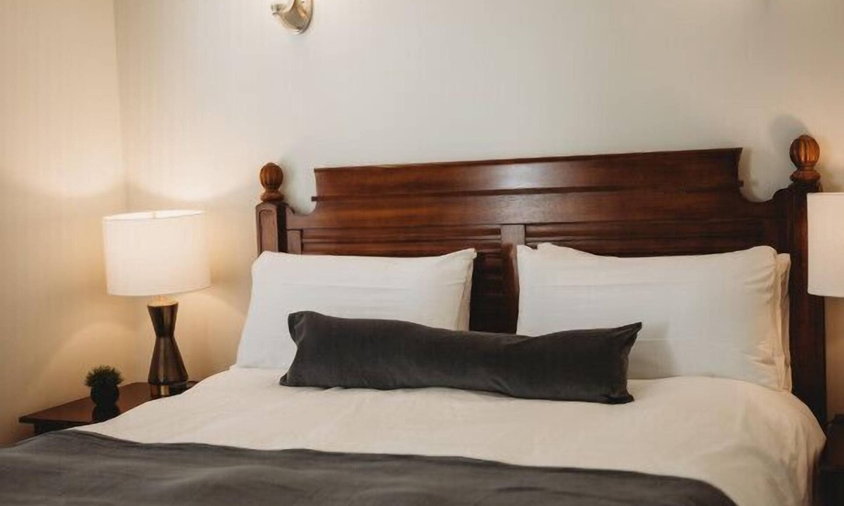 Downtown Hotel | Southern Pines The Jefferson Inn Standard King Room