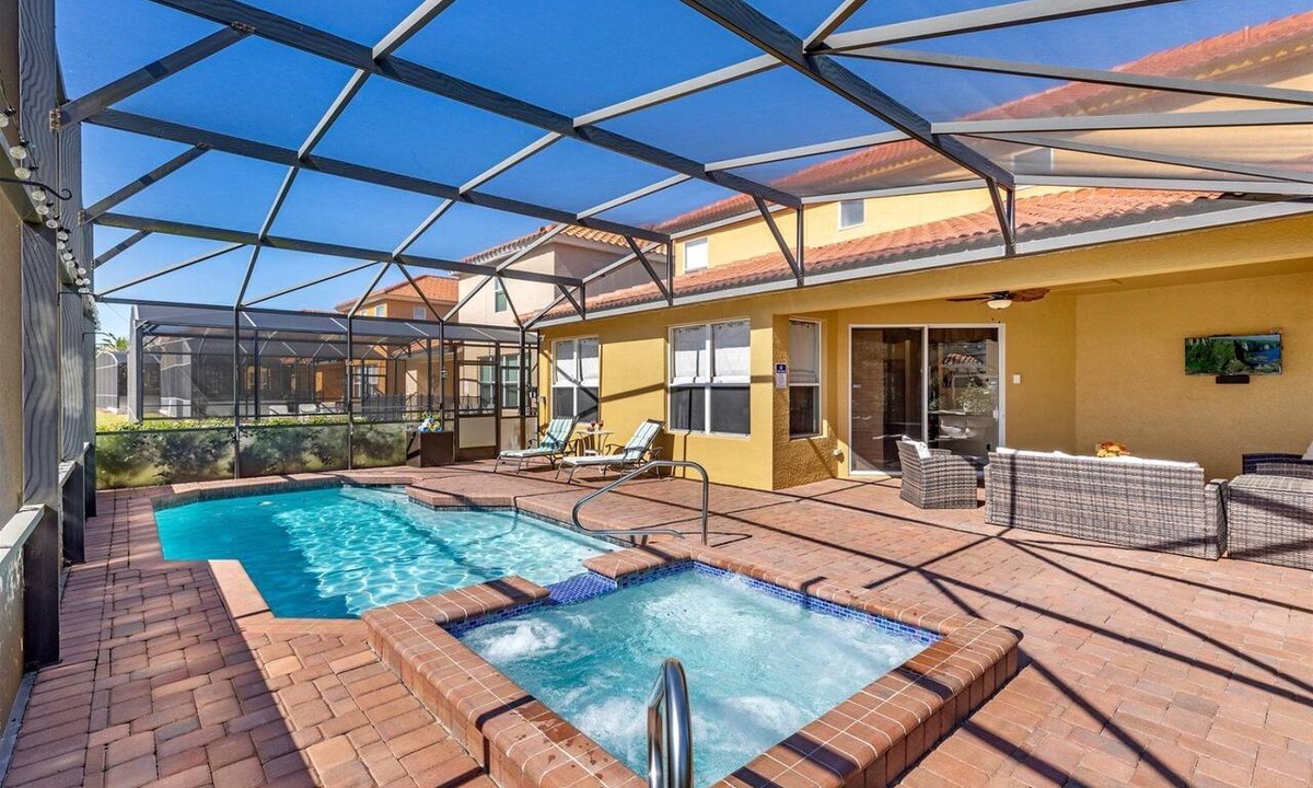 Watersong House | Southfacing heated pool and spa home in Watersong close to Disney attractions