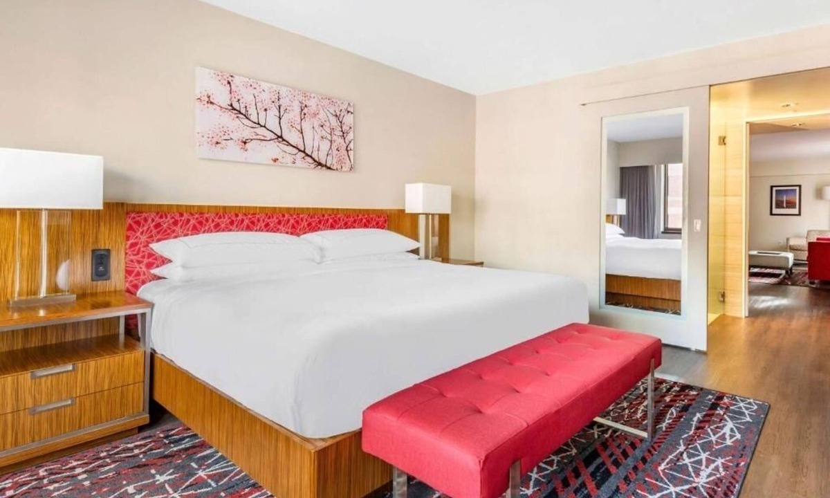 West End Hotel | Spacious 1BR King Stay| Free Breakfast, Kitchenette & Indoor Pool Access
