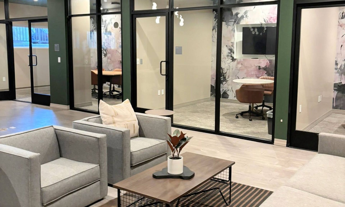 Koreatown Apartment | Spacious 2-Bedroom Deluxe Apart-Hotel in the Heart of Koreatown