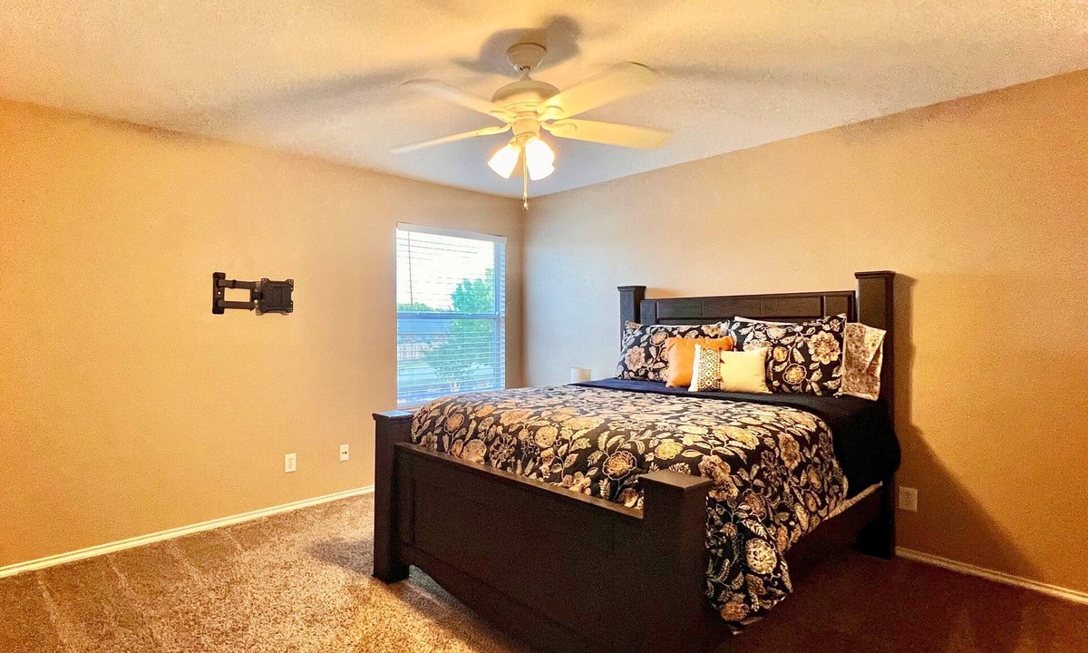 New Braunfels House | Spacious 3 Bedroom Home in quiet neighborhood