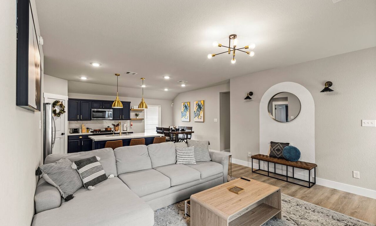 Barker House | Spacious 3-bedroom family-friendly home with a secret hidden attic!