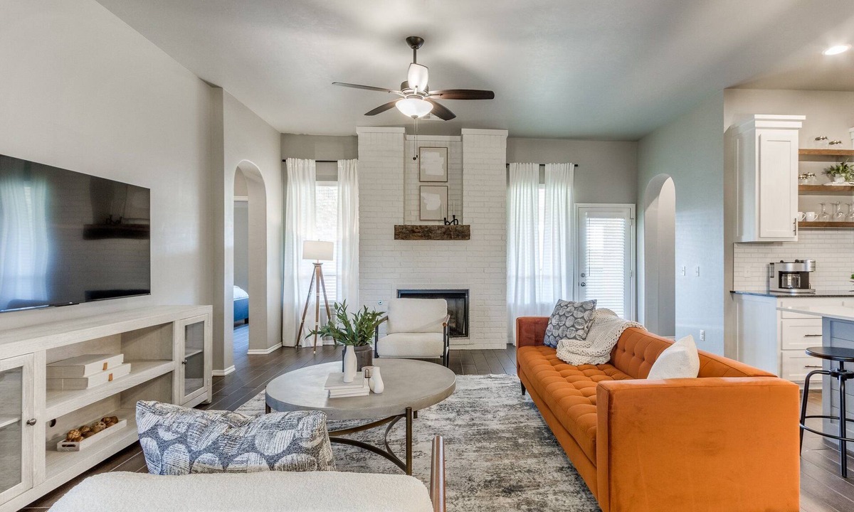 Yukon House | Spacious 3BR Furnished Yukon Home | Patio