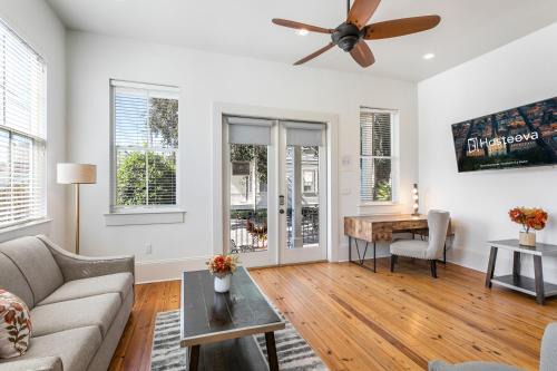 Faubourg Lafayette Apartment | Spacious 3BR Garden District Home w Pool & Balcony