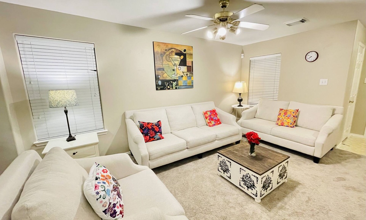 Rosenberg House | Spacious 3BR in Rosenberg | w/30-Day Discounts! 45 mins from nearby stadium