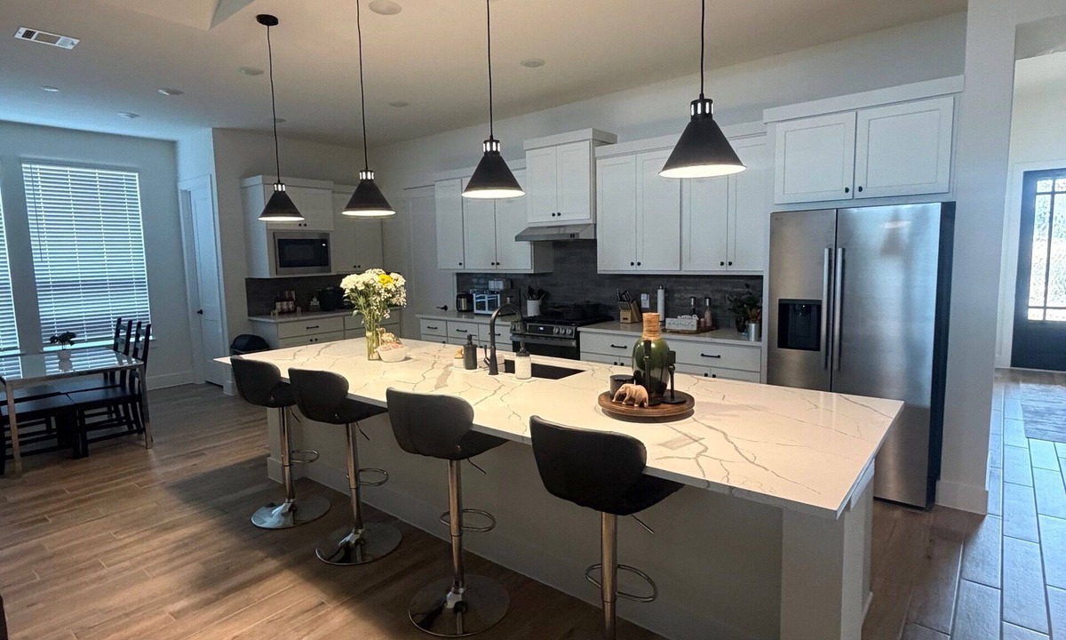 Clodine House | Spacious 4-bedroom house in wonderful Fulshear with AC and gym