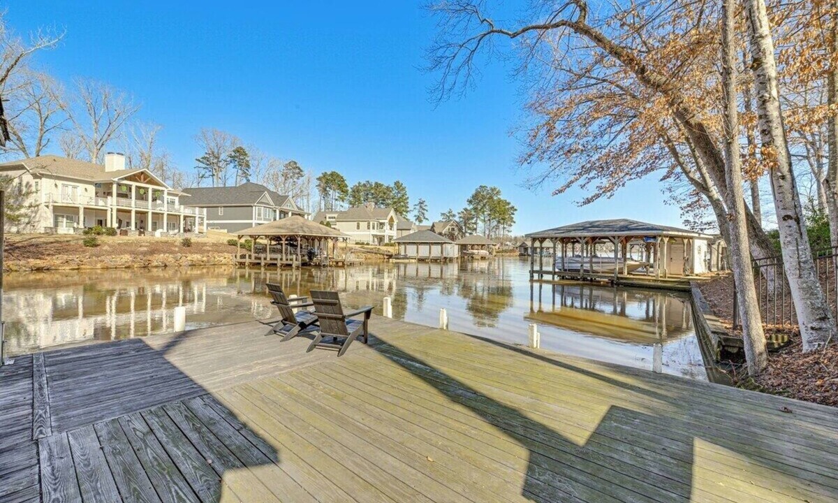 Norwood House | Spacious 4-bedroom house in pleasant Norwood with AC