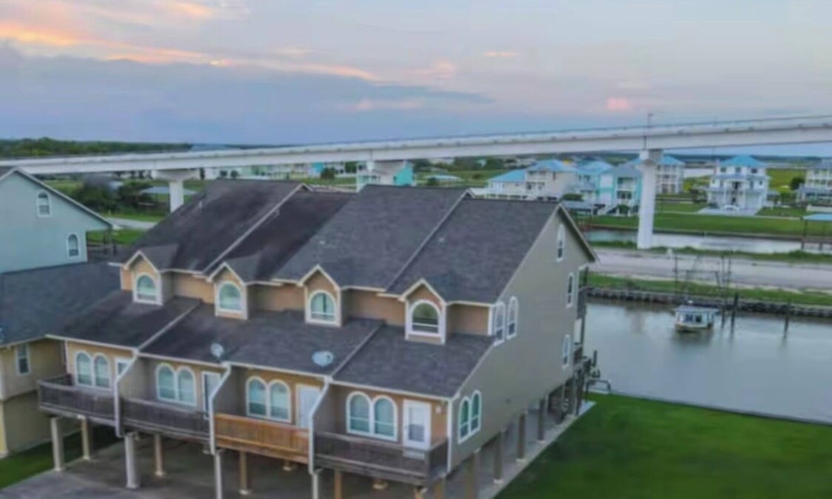 Matagorda House | Spacious 4-bedroom townhome in serene Matagorda with waterfront access