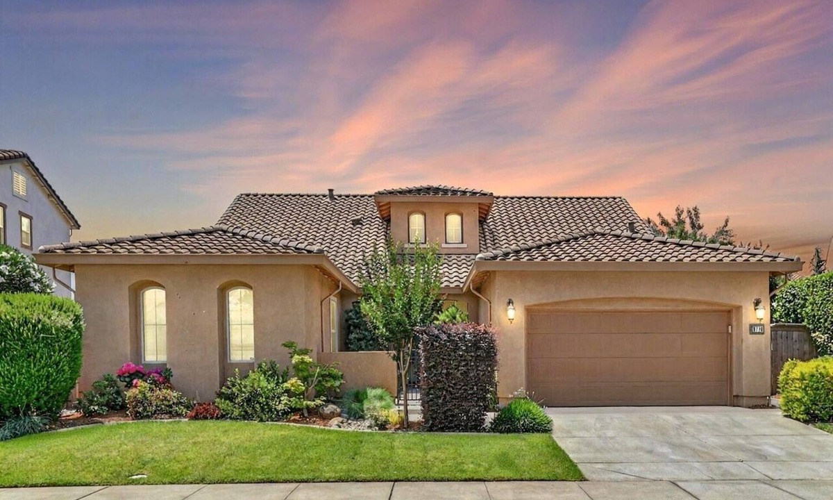 Elk Grove House | Spacious 4BR Home w/TWO Master Suites Sleeps up to 8 Near Sacramento