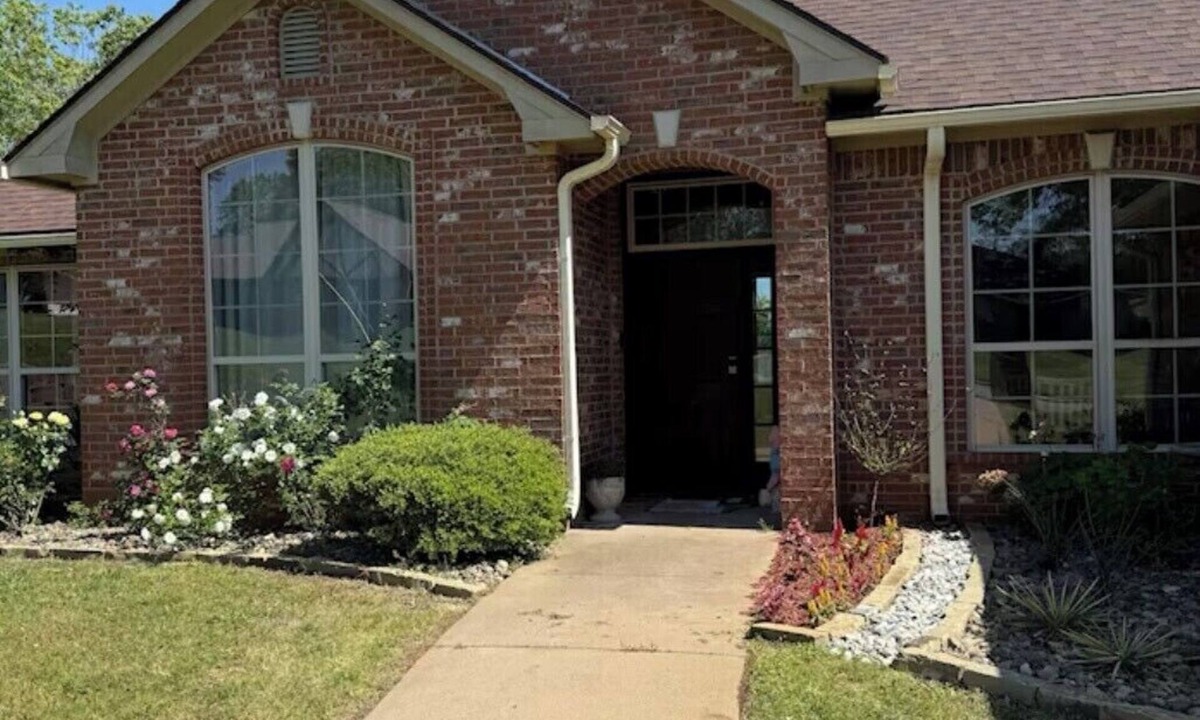 Longview House | Spacious 4BR Oasis with private pool perfect for families & Groups
