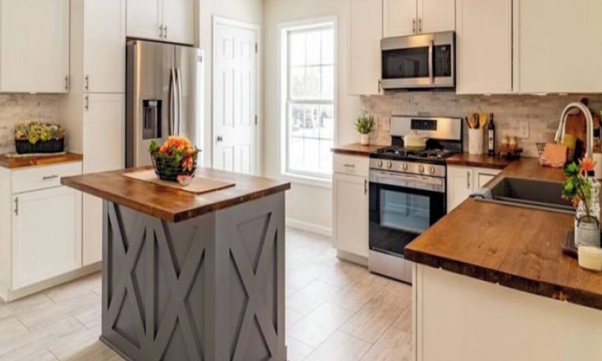 State College House | Spacious 5-bedroom house in delightful State College 3 miles to Beaver Stadium