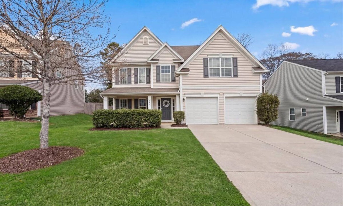 Charlotte House | Spacious 5-bedroom house in tranquil Charlotte with AC