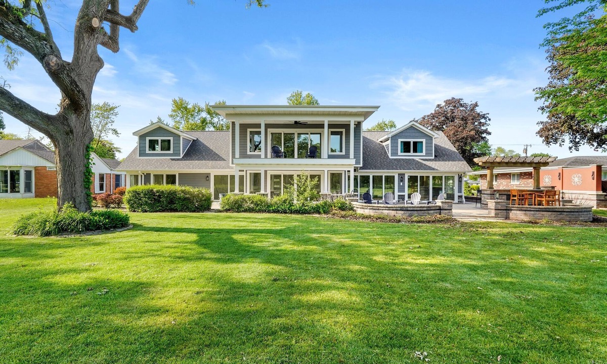 Merrillville House | Spacious 5-Bedroom Golf Course Home Perfect for Getaways & Special Occasions
