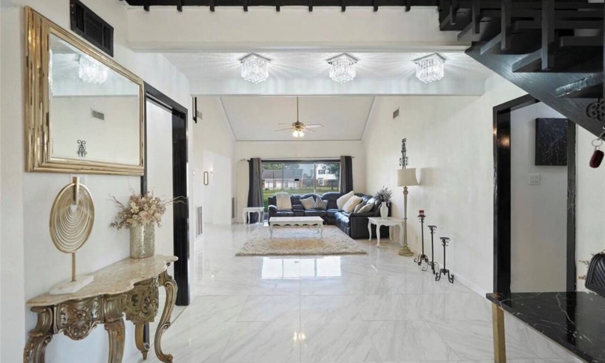 Lakeview  Jefferson County House | Spacious 5 bedroom house in Port Arthur!