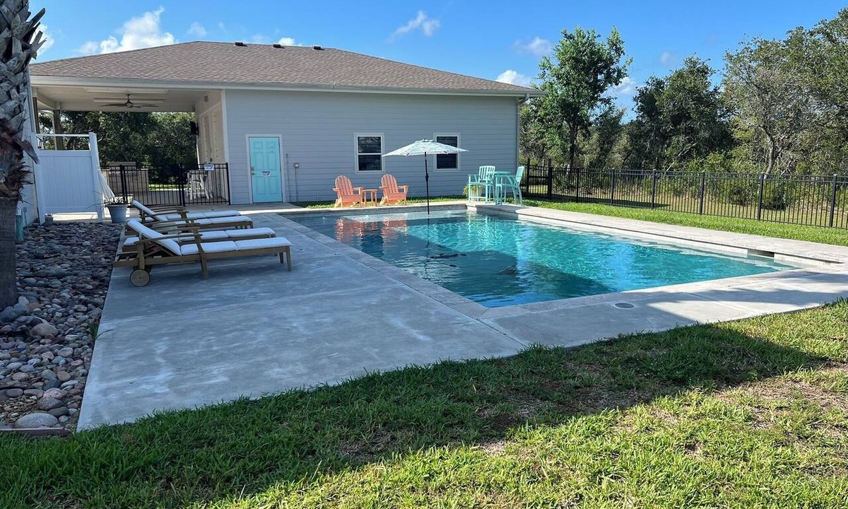 Port O Connor House | Spacious 6-bedroom house with swimming pool and huge party room in Port O'Connor