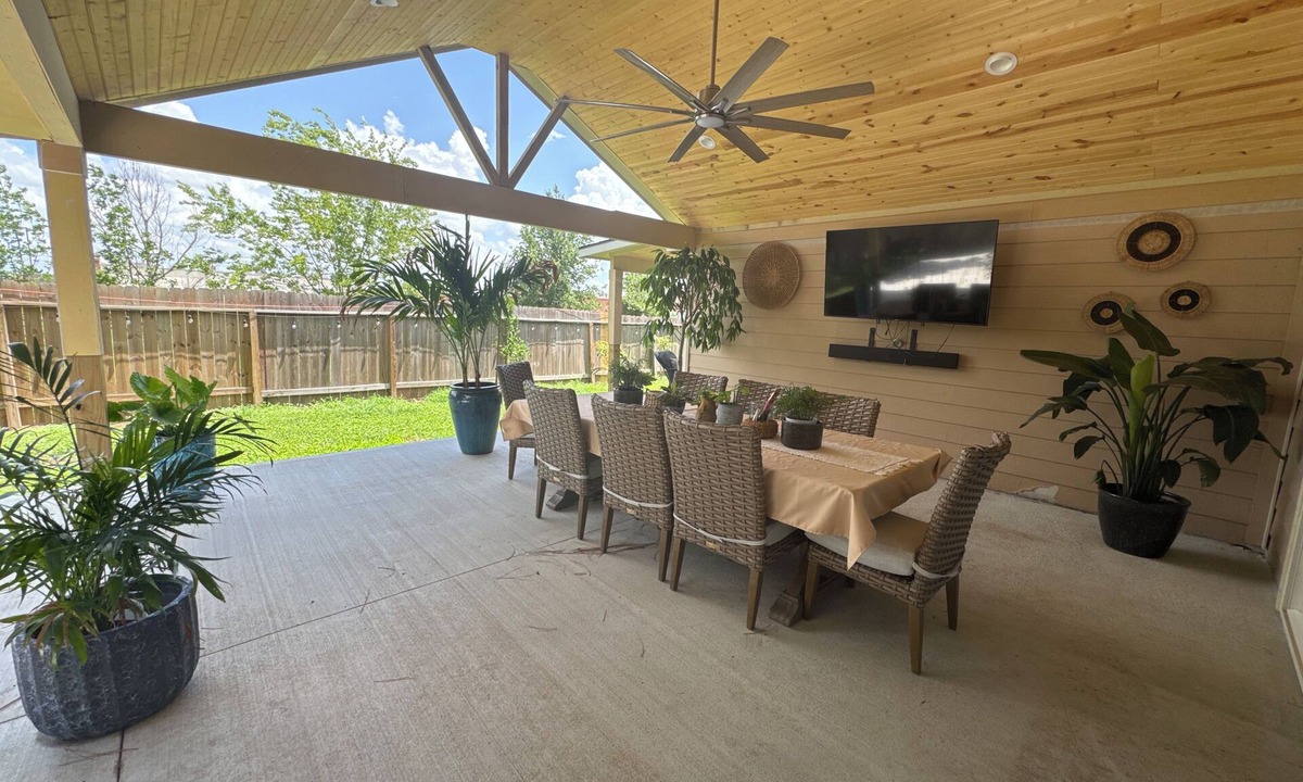 Cypress House | Spacious 6-bedroom 1 story house in fantastic Cypress with WiFi, AC