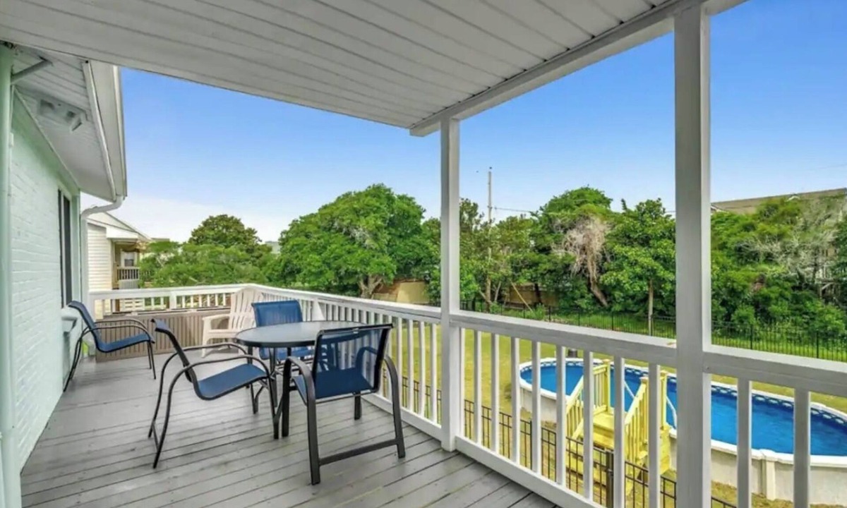 Ash House | Spacious 6BR Beach House Private Pool Sleeps 12 Family Getaway