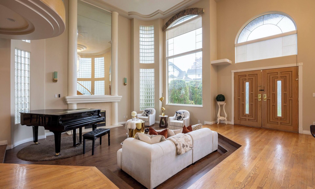 Burnaby House | Spacious Burnaby 4BR | 3 King Beds | Near SFU