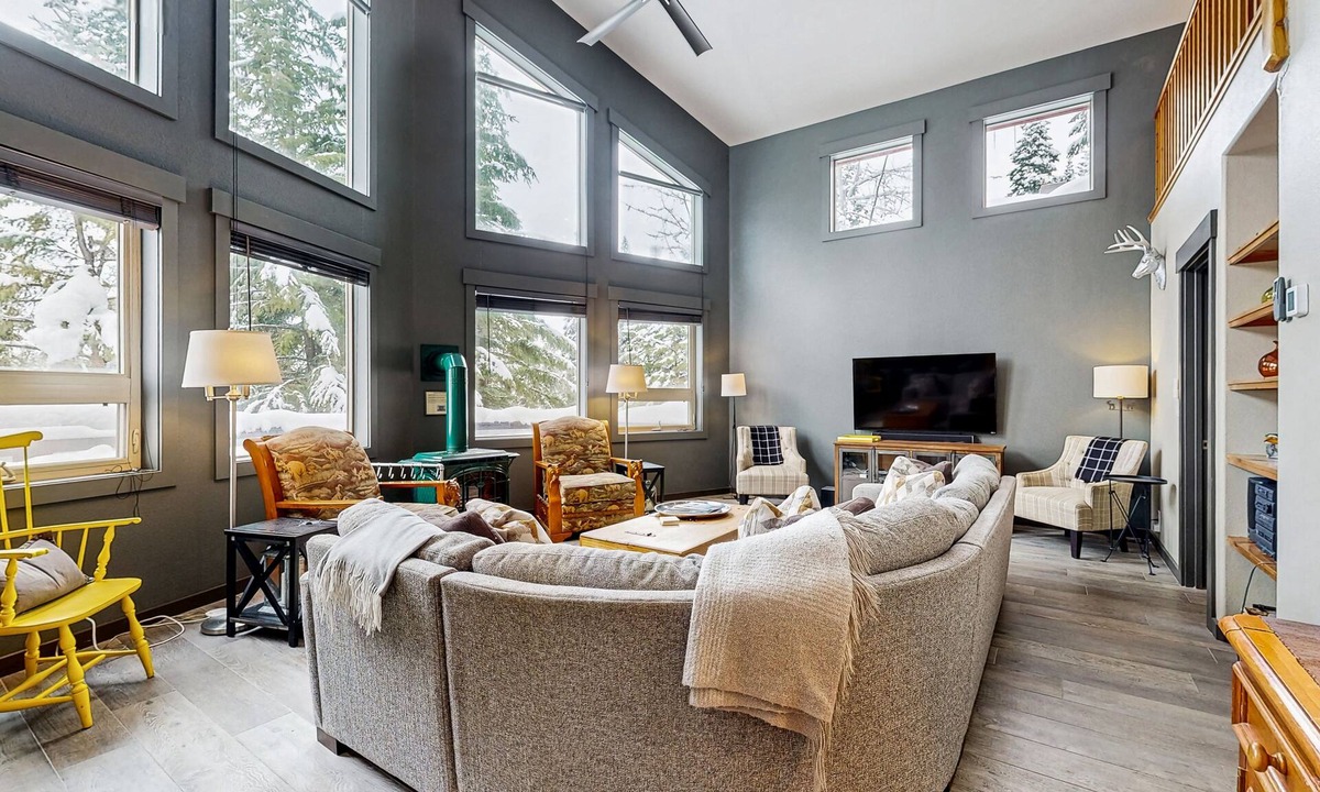 McCall House | Spacious cabin with WiFi, gas fireplace, AC, hot tub, & seasonal pool