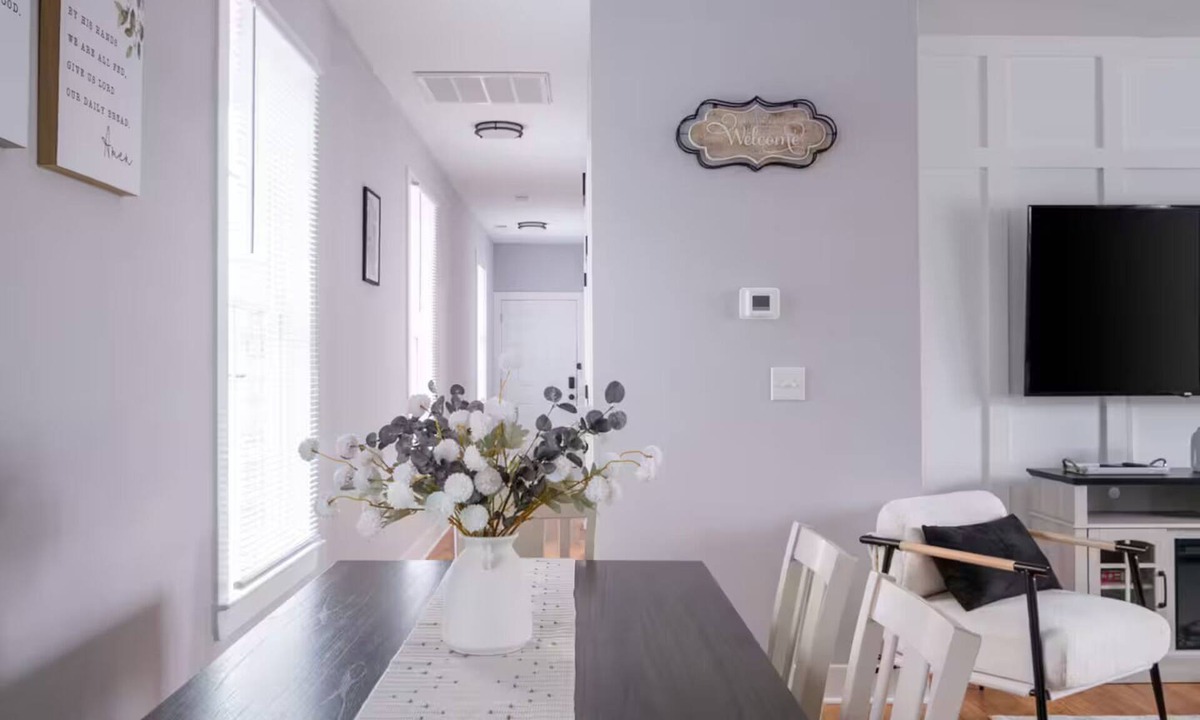 Richmond Apartment | Spacious Carver Stay King Suite Parking VCU