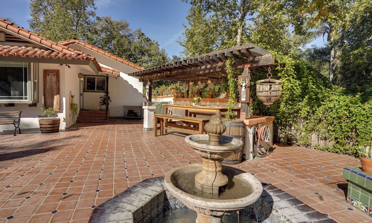 Silverado House | Spacious Courtyard & Spanish Charm: Silverado Home