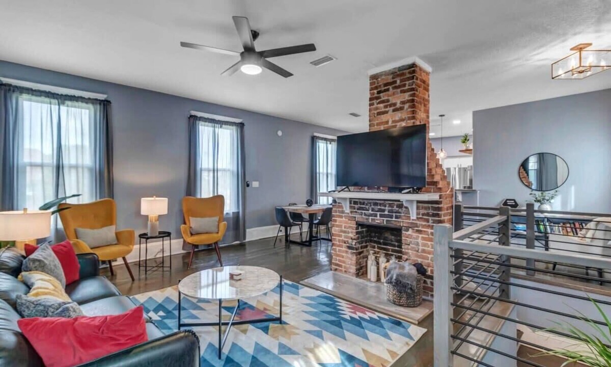 Springfield Apartment | Spacious & Elegant - HUGE apt close to 3 breweries