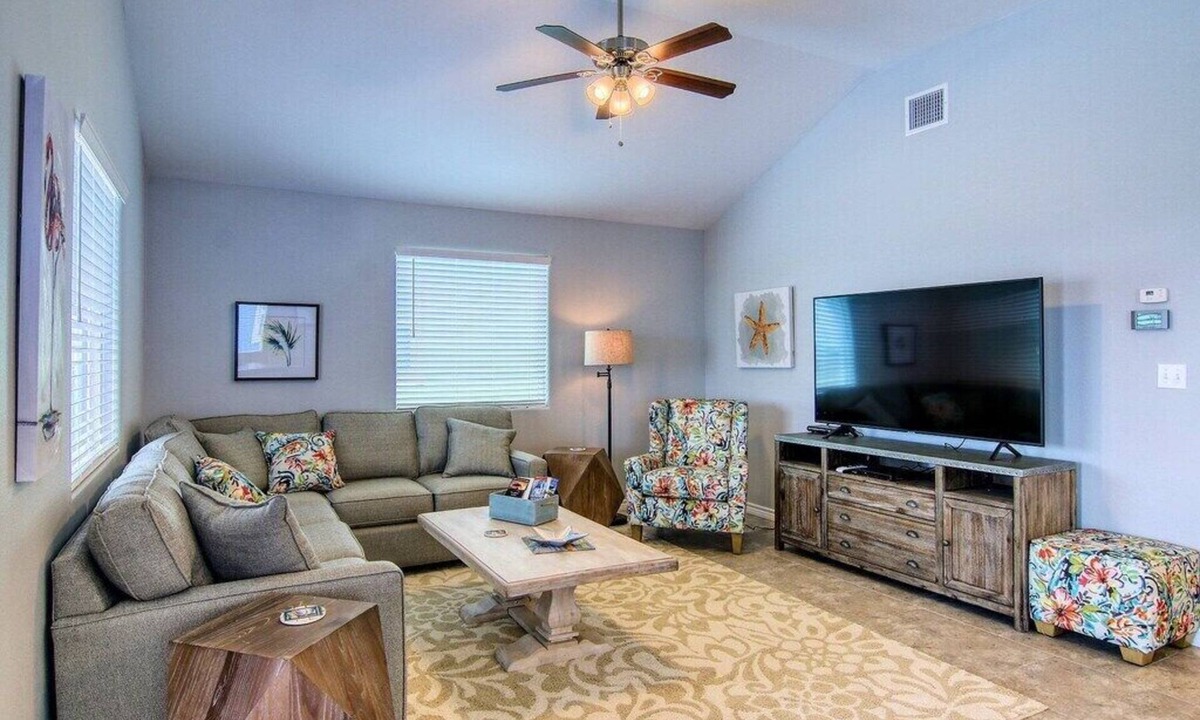 Port Aransas House | Spacious Family Home 4blk to beach, grill & outdoor space, stocked kitchen,WIFI