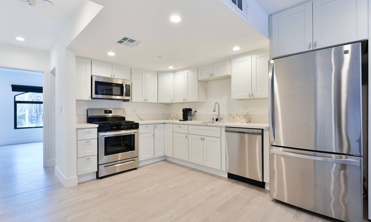 Ocean Park Apartment | Spacious Family-Sized Apartment. Amazing views steps from the beach!