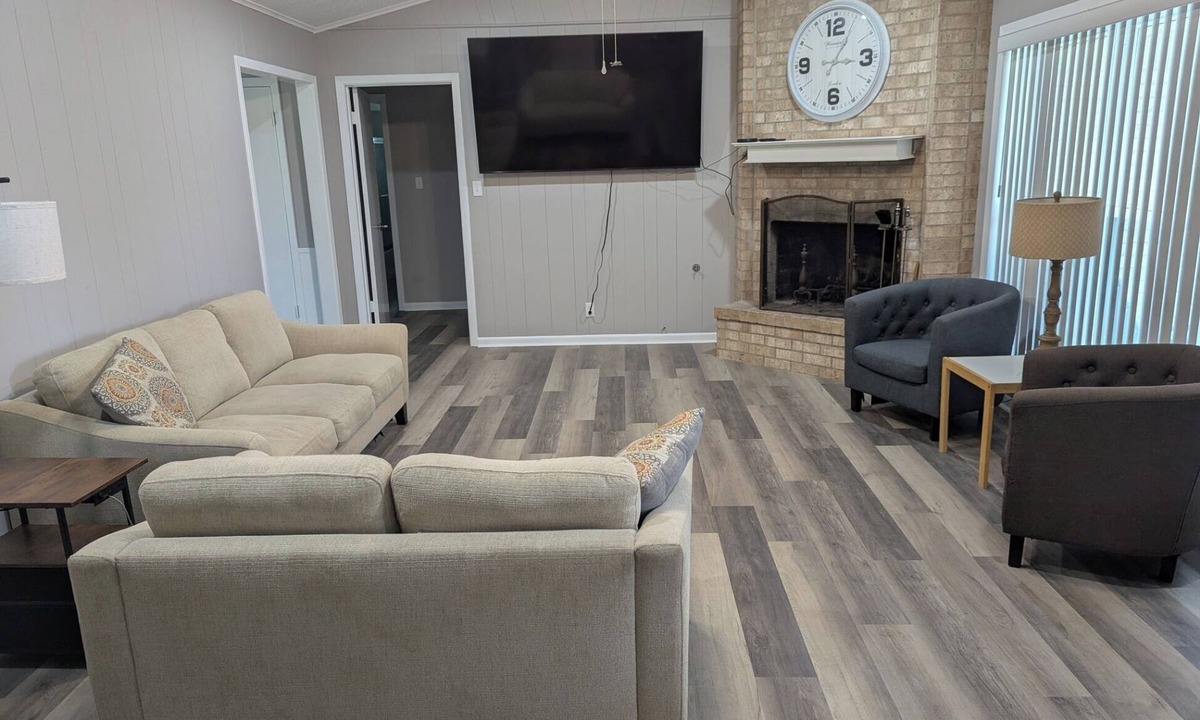Friendswood House | Spacious, Fully Remodeled Retreat in Family Friendly Friendswood
